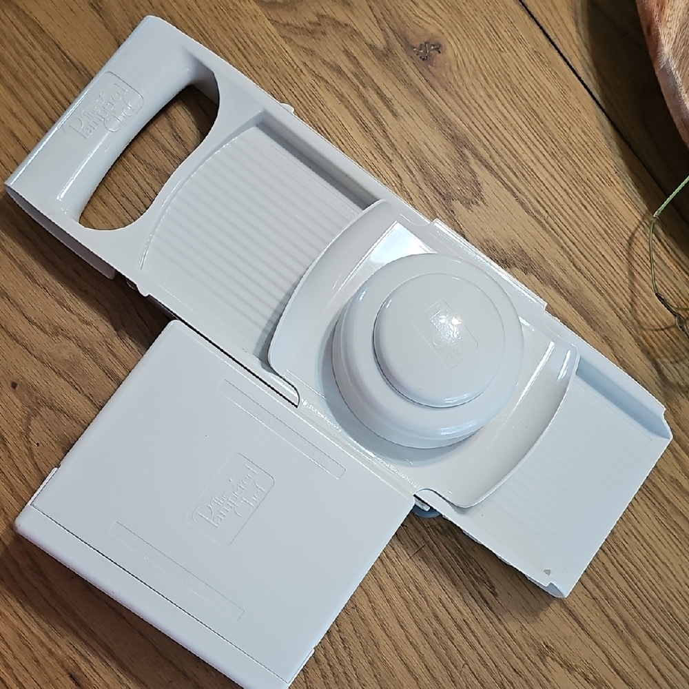 Pampered Chef White Mandoline Slicer